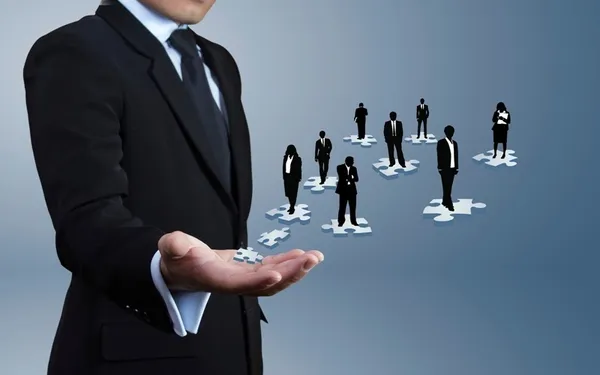 Các chức danh CEO, CFO, CPO, CCO, CHRO, CMO là gì?