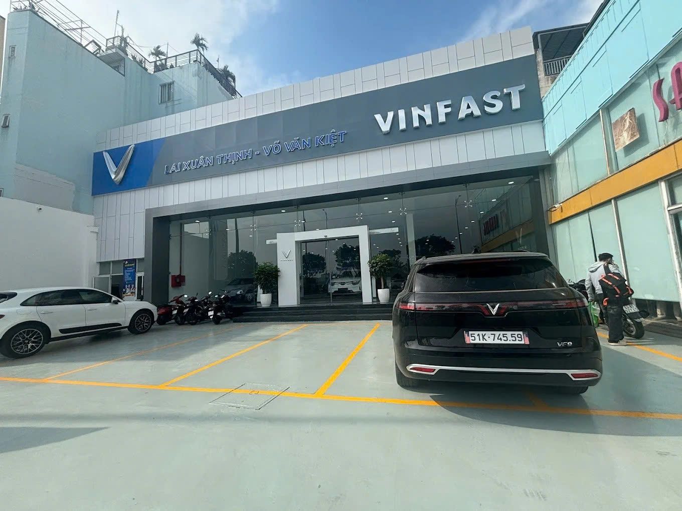 CHI NHÁNH CÔNG TY TNHH MỘT THÀNH VIÊN THƯƠNG MẠI DỊCH VỤ LAI XUÂN THỊNH