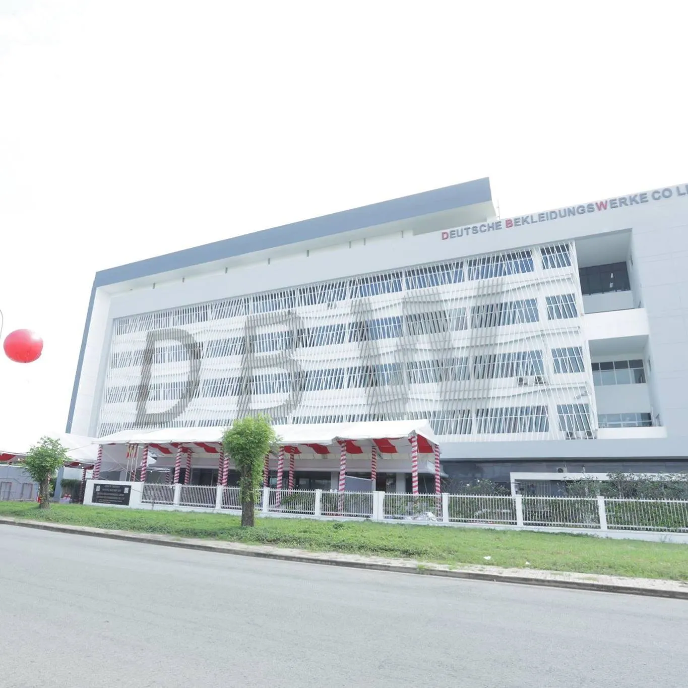 DEUTSCHE BEKLEIDUNGSWERKE CO., LTD - CÔNG TY TNHH NHÀ MÁY MAY MẶC ĐỨC