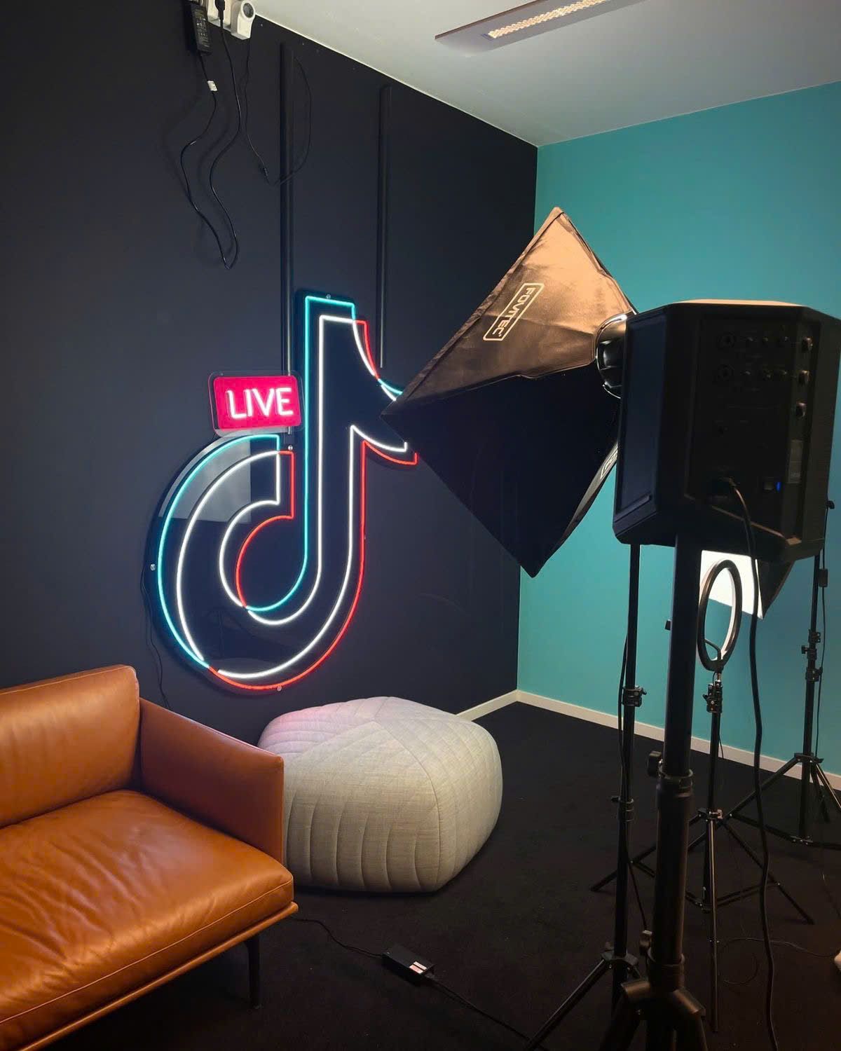 Tuyển dụng livestream cá nhân DJS Agency